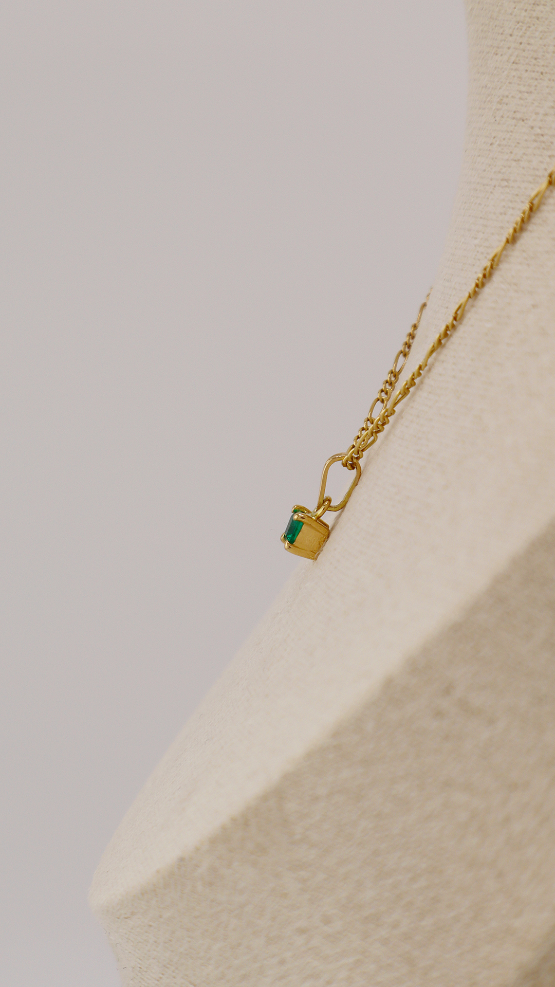 Dije en Oro ยท Esmeralda Talla Cuadrada - Image 4
