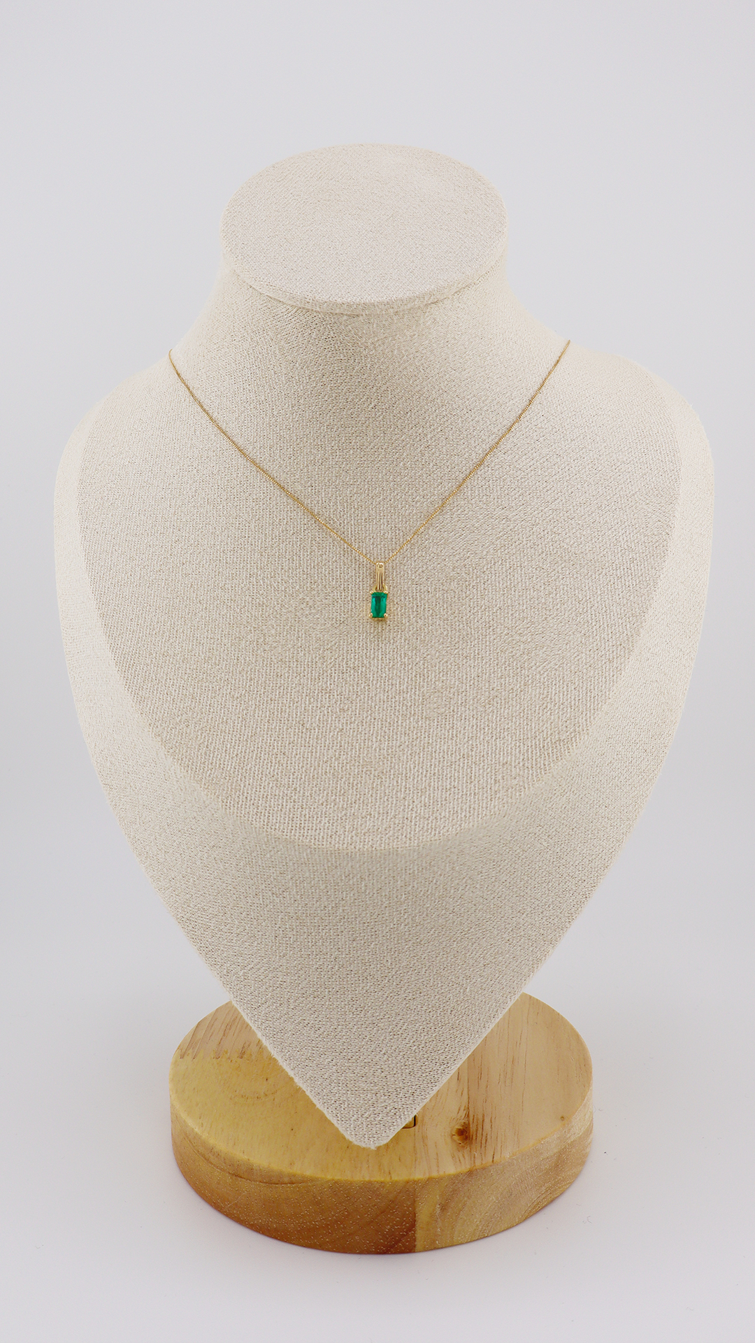 Dije en Oro ยท Esmeralda Talla Rectangular - Image 3