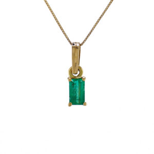 Dije en Oro · Esmeralda Talla Rectangular