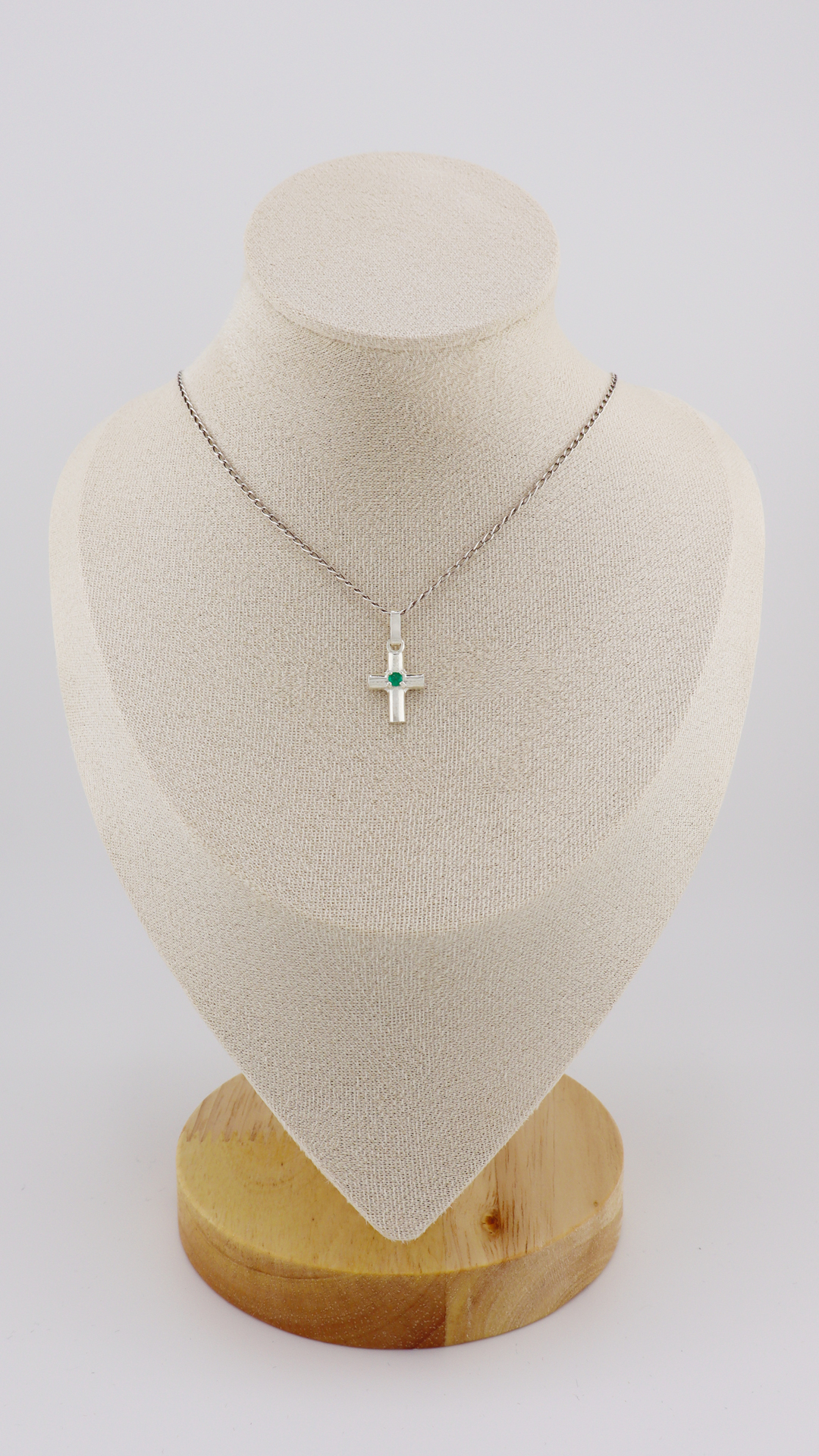 Dije Cruz en Plata ยท Esmeralda Talla Redonda - Image 3